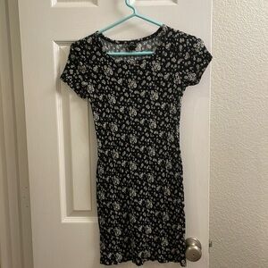 🌼Girls Black Daisy Dress🌼. Size L(10/12). Brand: Target